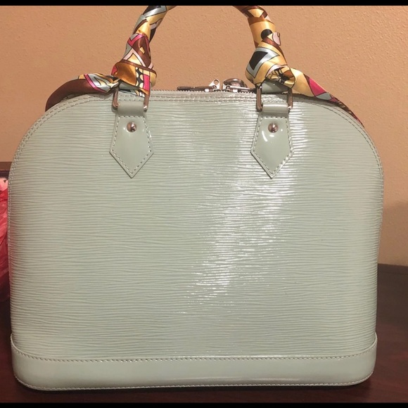 Louis Vuitton Alma - Picture 3 of 16